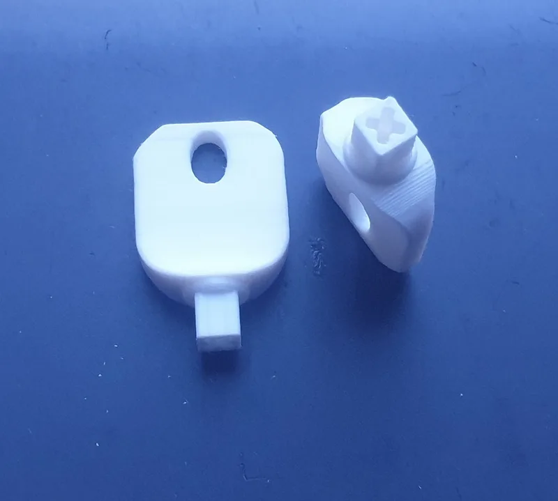 unbranded towel and soap dispenser key - K2C624